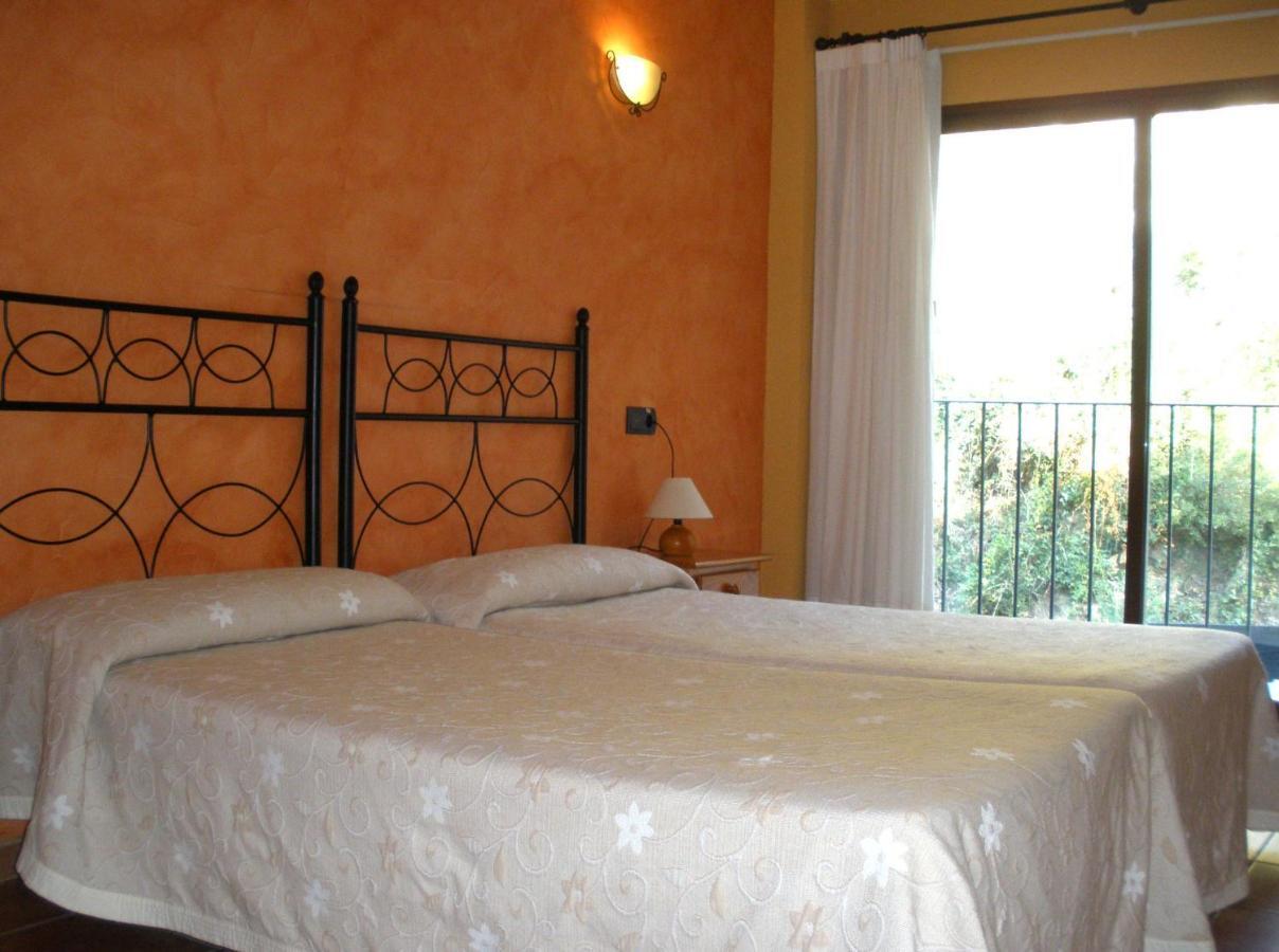 Hotel Restaurante Vinas Viejas Fuentes de Ayódar 외부 사진