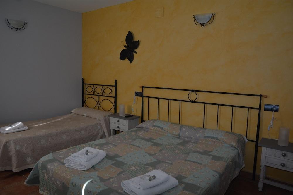 Hotel Restaurante Vinas Viejas Fuentes de Ayódar 외부 사진